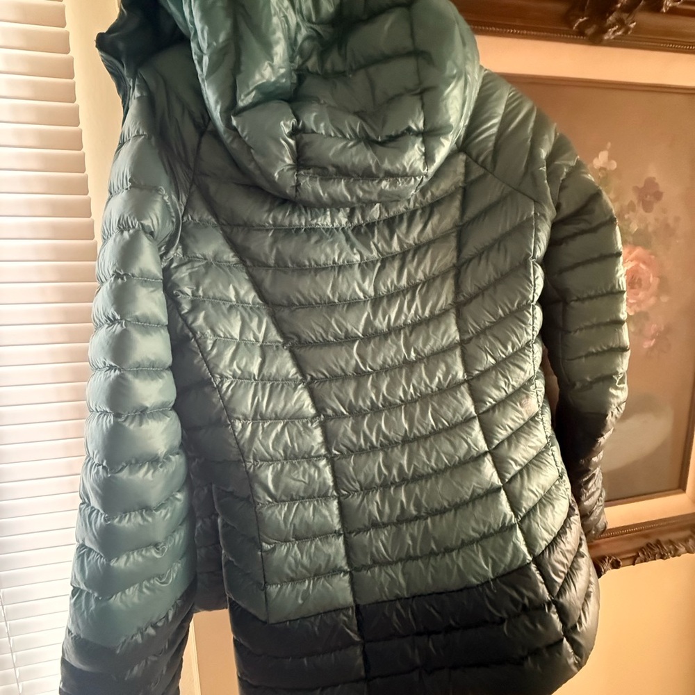 Mountain Hardwear Ghost Women's Dark Green Puffer Jacket - Picture 3 of 4